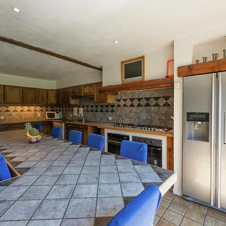 In With Private Pool, Cleaning Included Holiday home