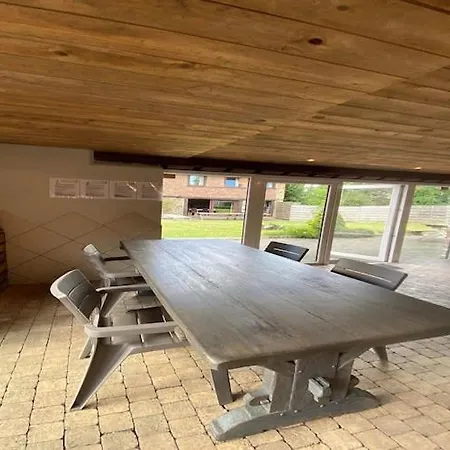 Spacious Villa, Cleaning Included بيت للعطل وايمس