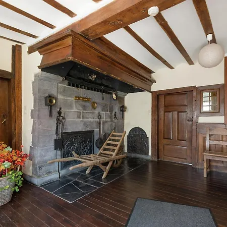 In With Private Pool, Cleaning Included Holiday home