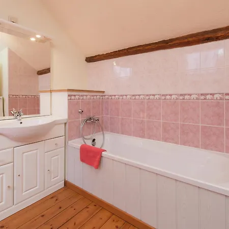 Spacious Villa, Cleaning Included وايمس